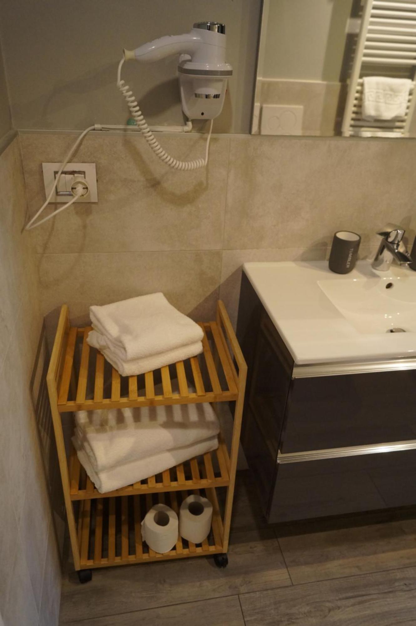Bgy Central Apartments بيرغامو الغرفة الصورة
